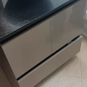 baño-flotante- lavamanos-maderarh-cajones-puertas