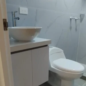baño-flotante- lavamanos-maderarh-puertas